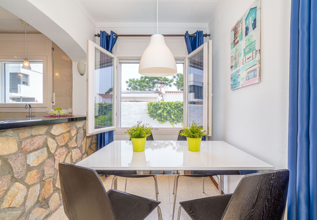Villa in Empuriabrava - 0119-MONTSENY House with studio