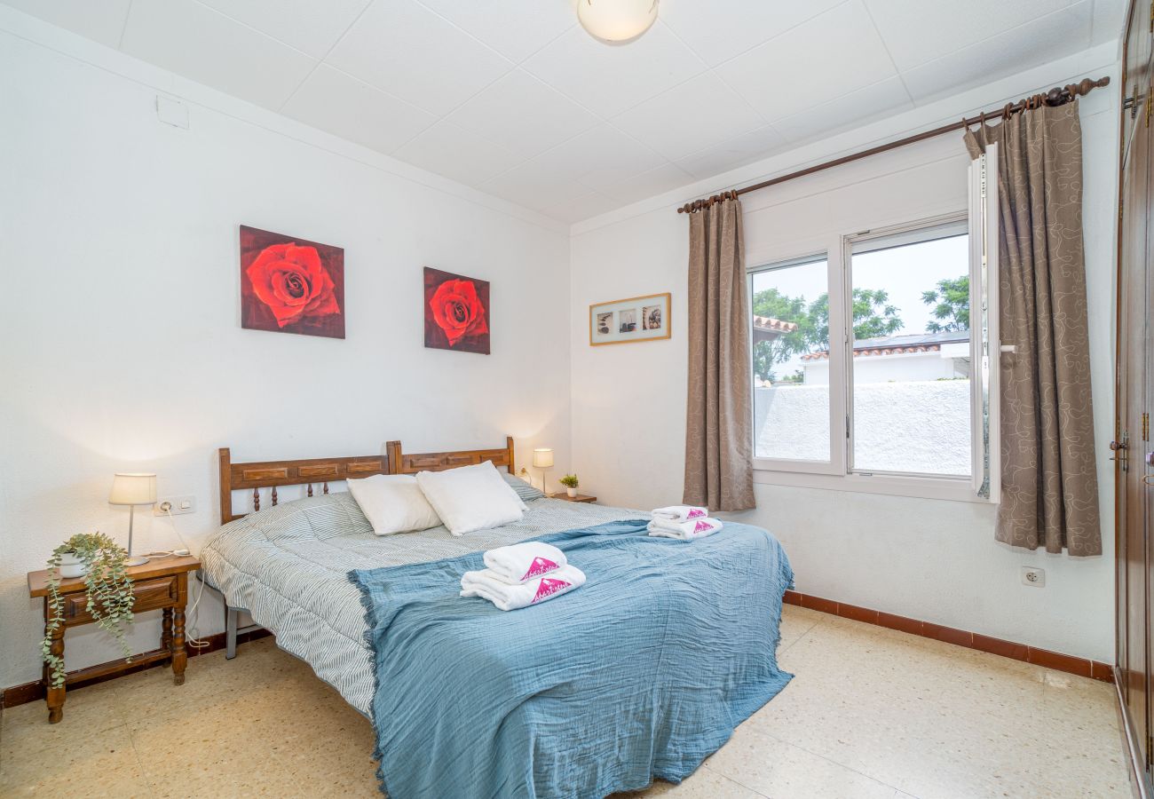 Villa in Empuriabrava - 0119-MONTSENY House with studio