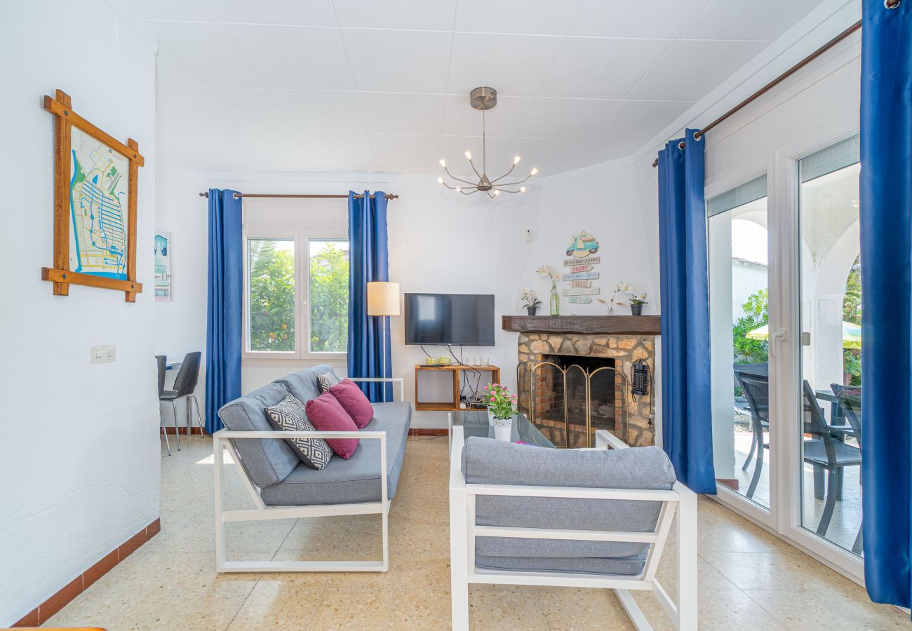 Villa in Empuriabrava - 0119-MONTSENY House with studio