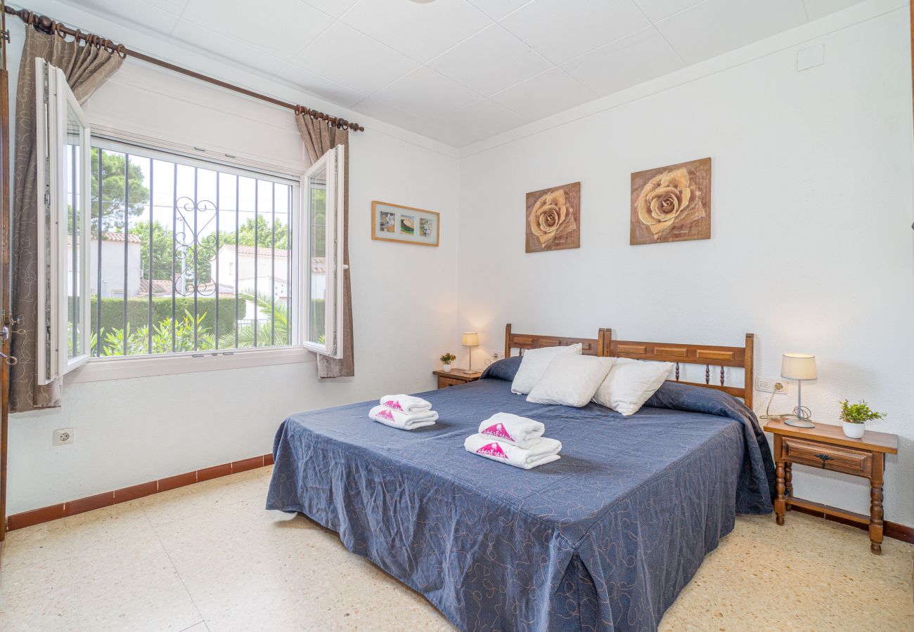 Villa in Empuriabrava - 0119-MONTSENY House with studio