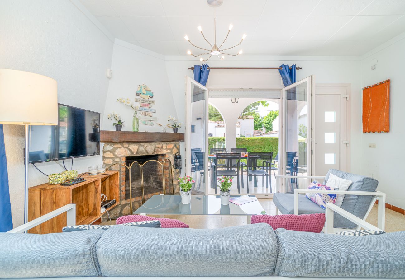 Villa in Empuriabrava - 0119-MONTSENY House with studio