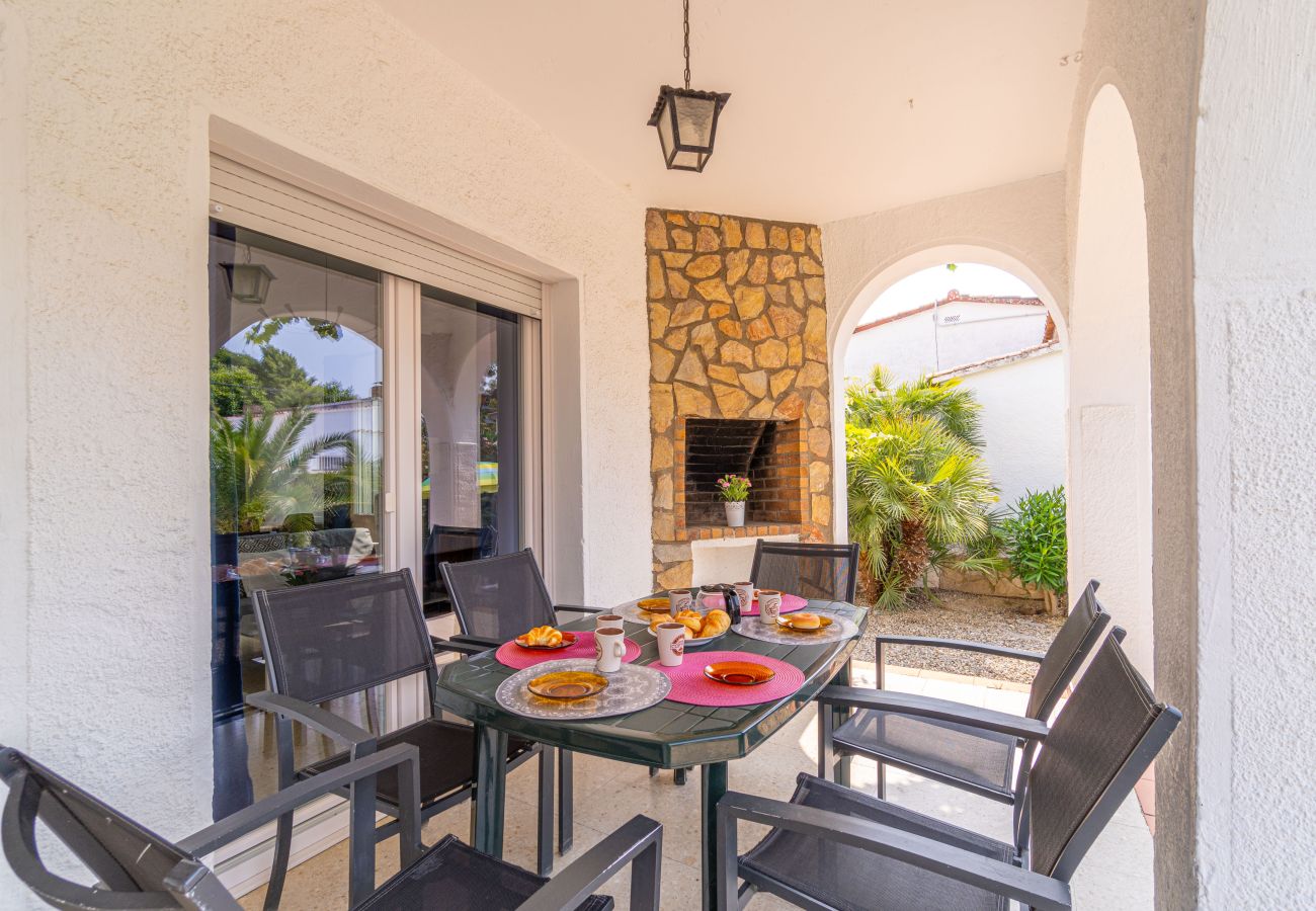 Villa in Empuriabrava - 0119-MONTSENY House with studio