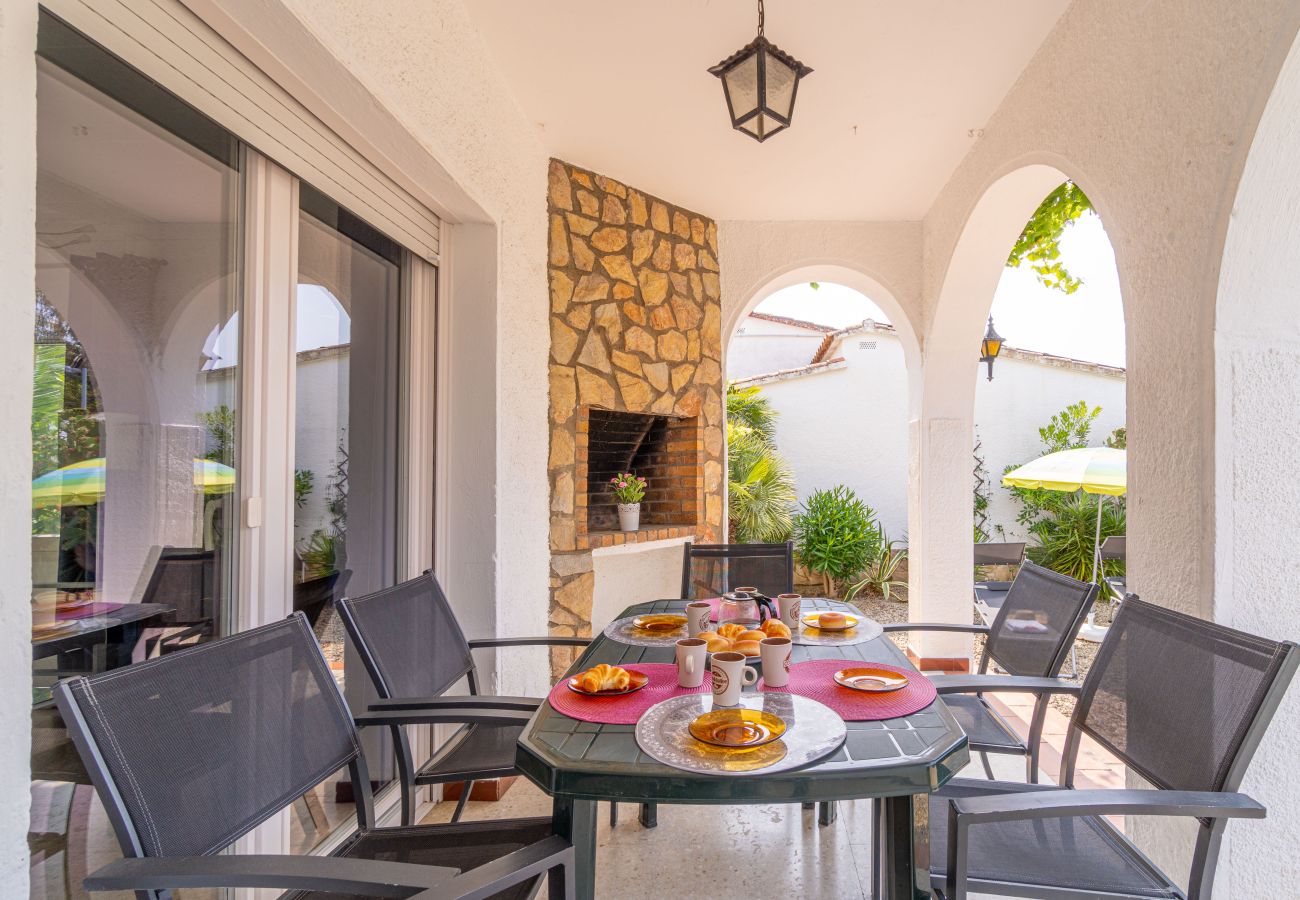 Villa in Empuriabrava - 0119-MONTSENY House with studio