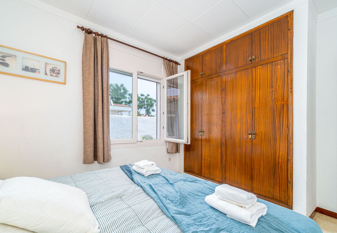 Villa in Empuriabrava - 0119-MONTSENY House with studio