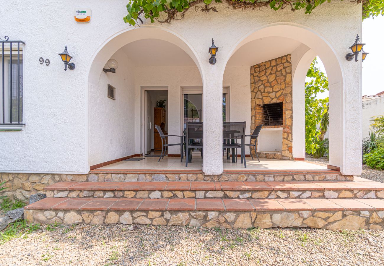 Villa in Empuriabrava - 0119-MONTSENY House with studio