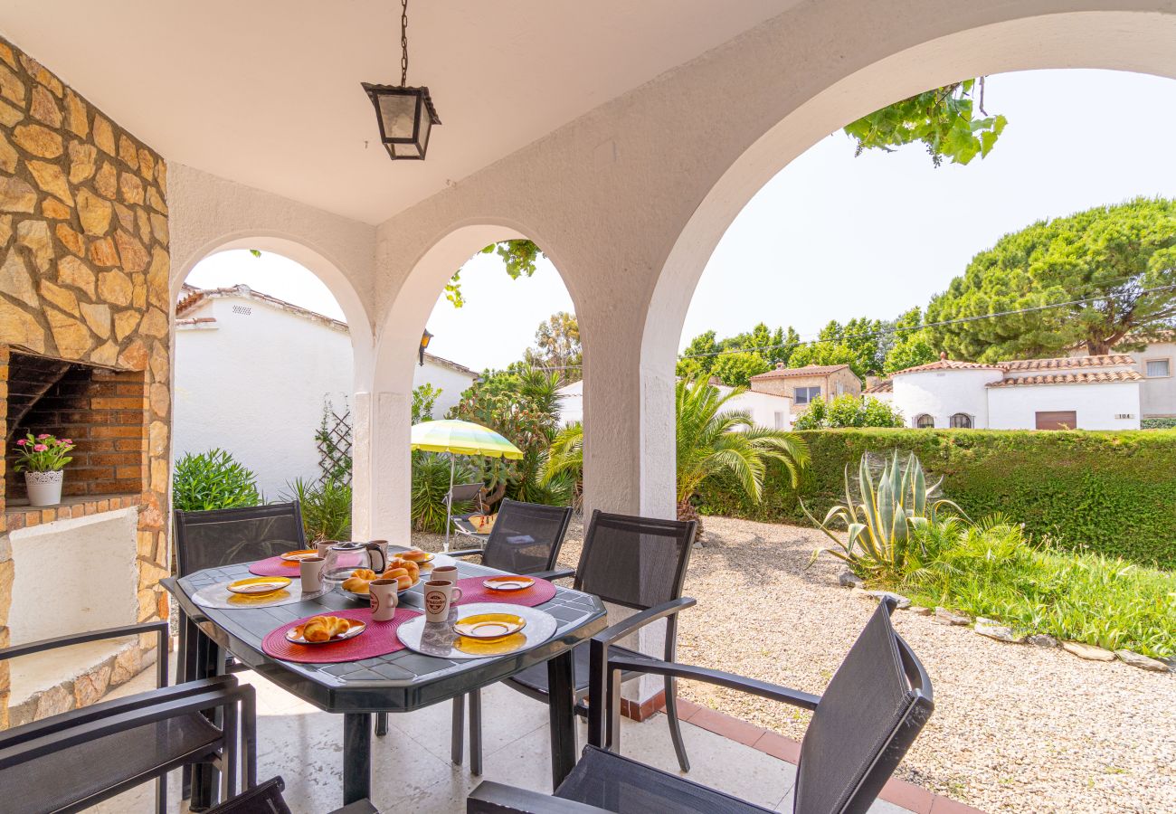 Villa in Empuriabrava - 0119-MONTSENY House with studio