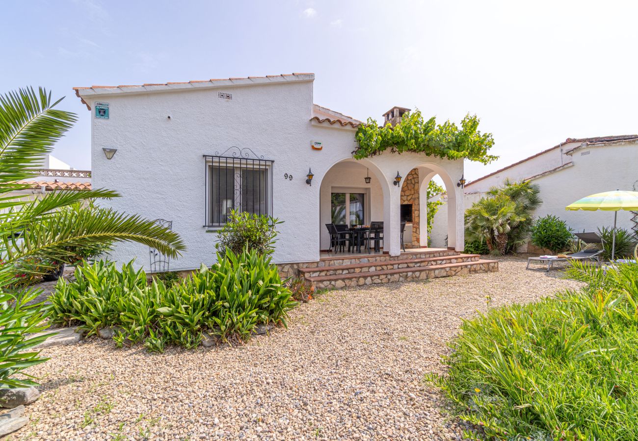 Villa in Empuriabrava - 0119-MONTSENY House with studio