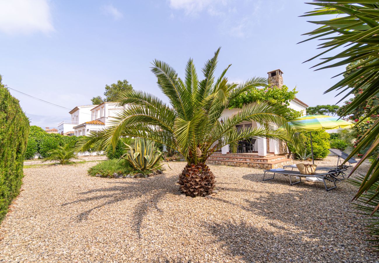 Villa in Empuriabrava - 0119-MONTSENY House with studio