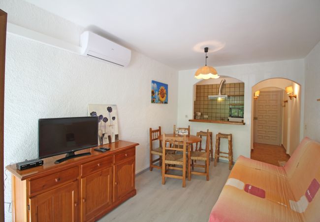  in Empuriabrava - 0167-POBLAT TIPIC Studio near the beach