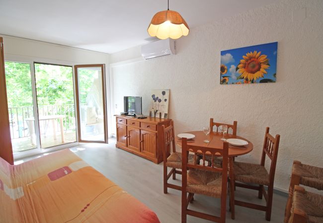 Studio in Empuriabrava - 0167-POBLAT TIPIC Studio near the beach Studio in Empuriabrava - 0167-POBLAT TIPIC Studio near the beach