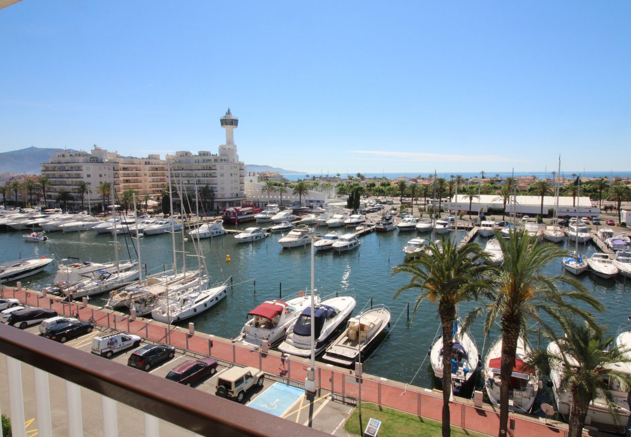 Apartment in Empuriabrava - 0175-PORT GREC Apartment with WIFI, canal and sea view