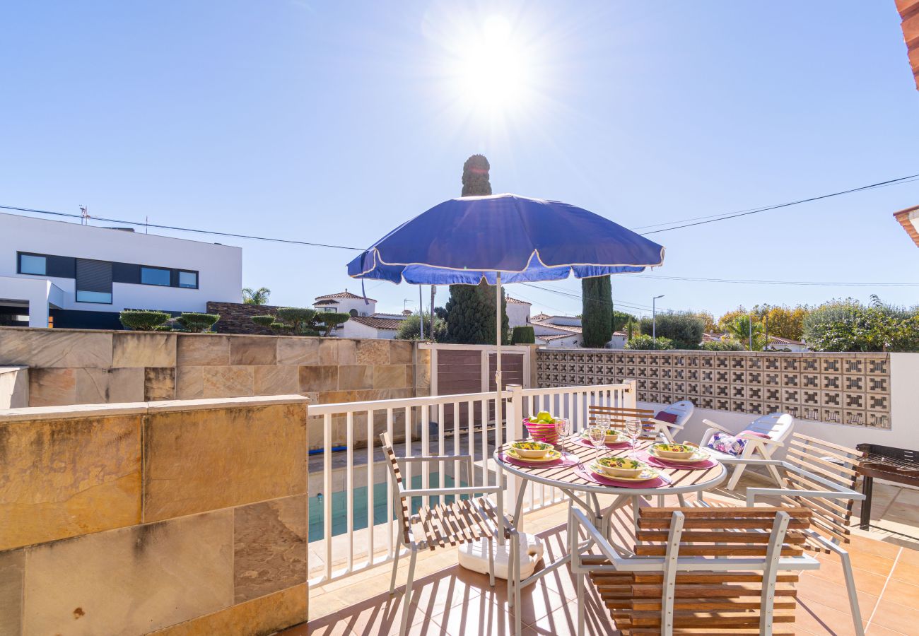 Villa in Empuriabrava - 0034-NOGUERA House with small pool