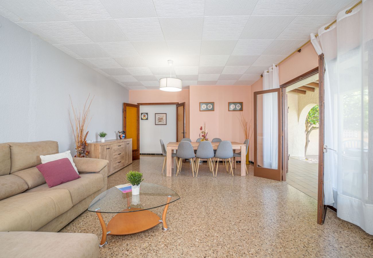 Villa in Empuriabrava - 0081-PANI House with 4 bedrooms and garden