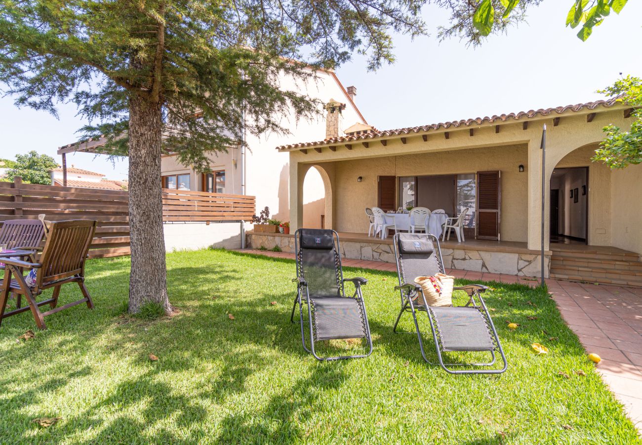 Villa in Empuriabrava - 0081-PANI House with 4 bedrooms and garden