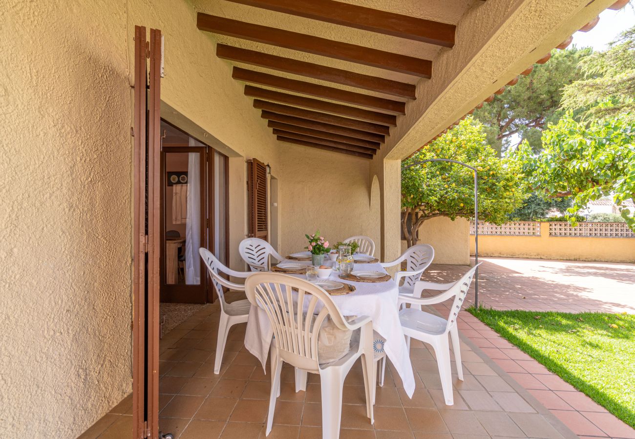 Villa in Empuriabrava - 0081-PANI House with 4 bedrooms and garden