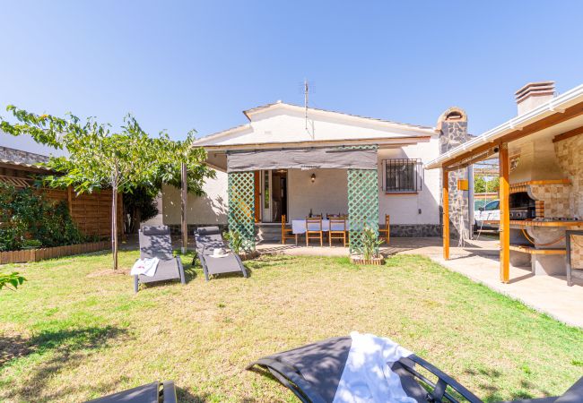 Villa in Empuriabrava - 0032-CARLIT House with garden and 3 bedrooms