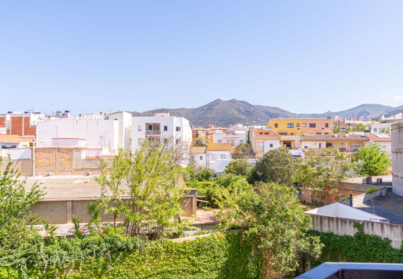 Apartment in Rosas / Roses - 2007-AV DE RHODE Apartment with wifi near the beach