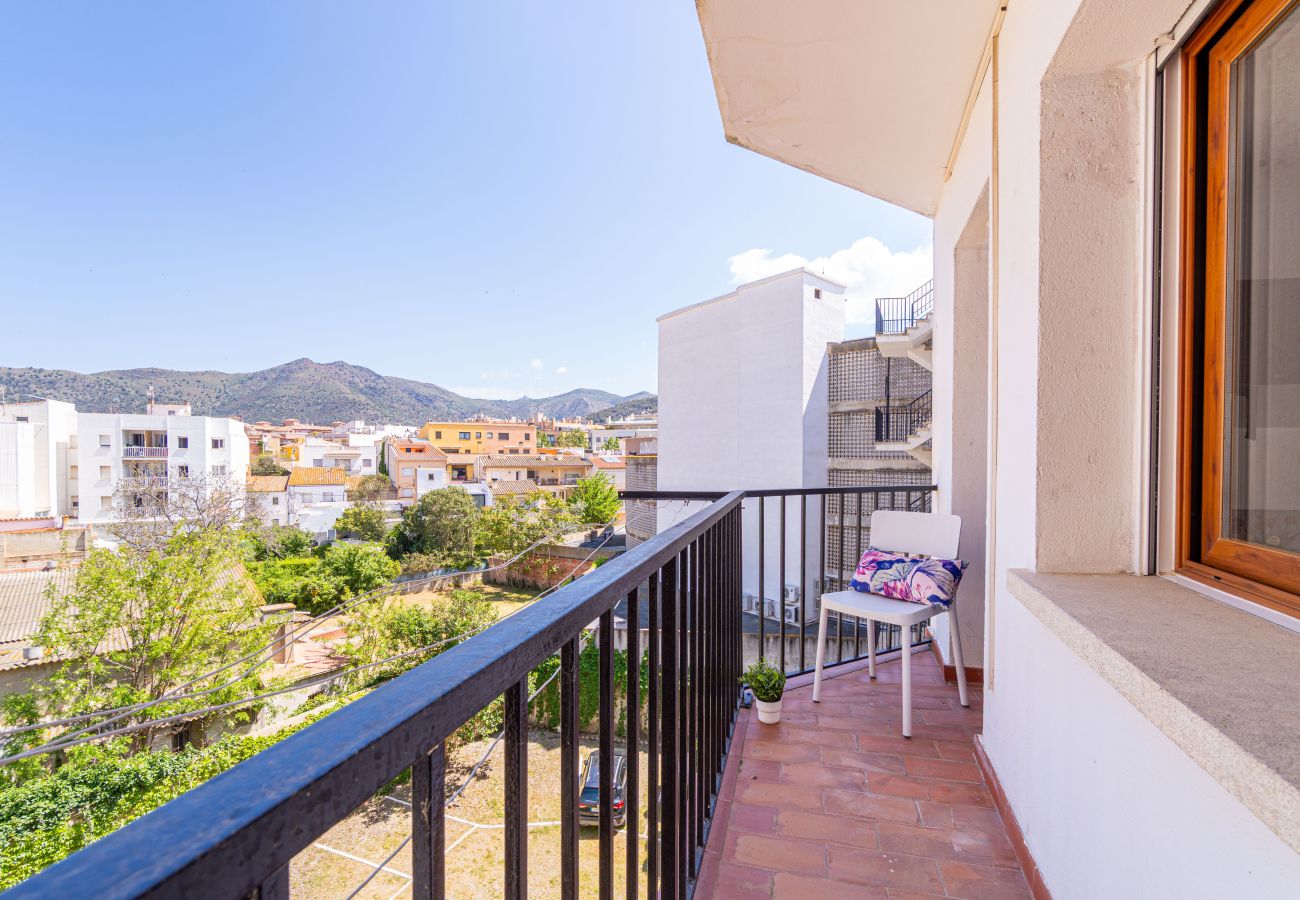 Apartment in Rosas / Roses - 2008-AV DE RHODE Apartment with wifi near the beach
