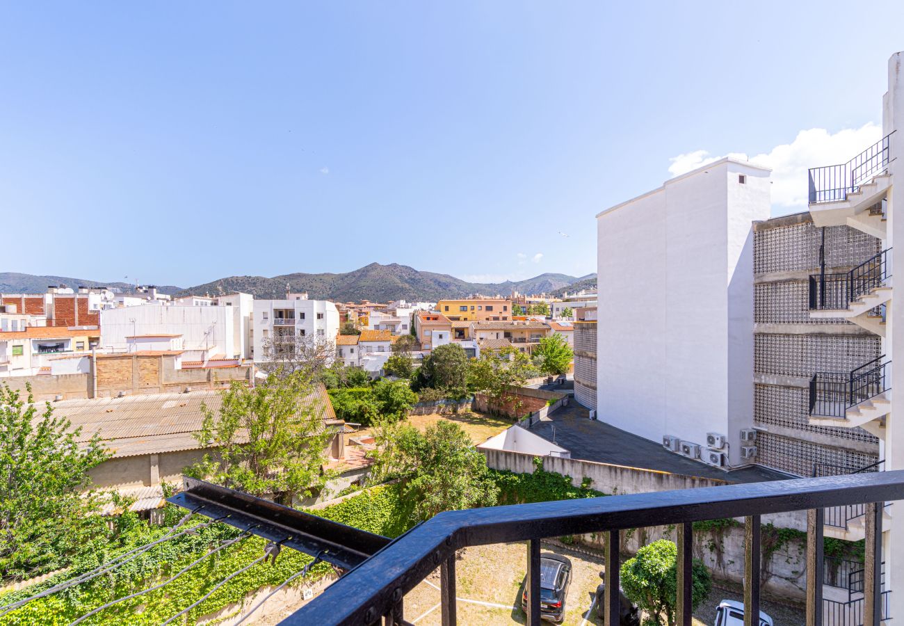 Apartment in Rosas / Roses - 2008-AV DE RHODE Apartment with wifi near the beach