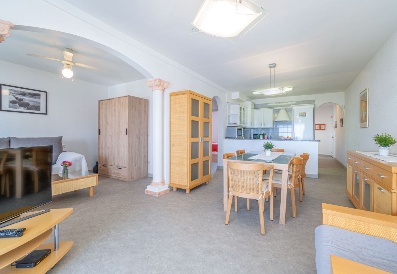 Apartment in Empuriabrava - 0183-SANT MAURICI Apartment with canal view and parking