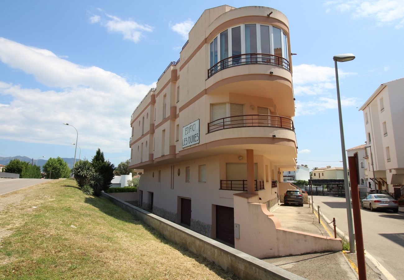 Apartment in Empuriabrava - 0138-LES DUNES Apartment at the canal with large terrace and parking