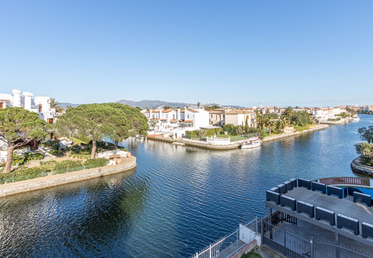 Apartment in Empuriabrava - 0138-LES DUNES Apartment at the canal with large terrace and parking