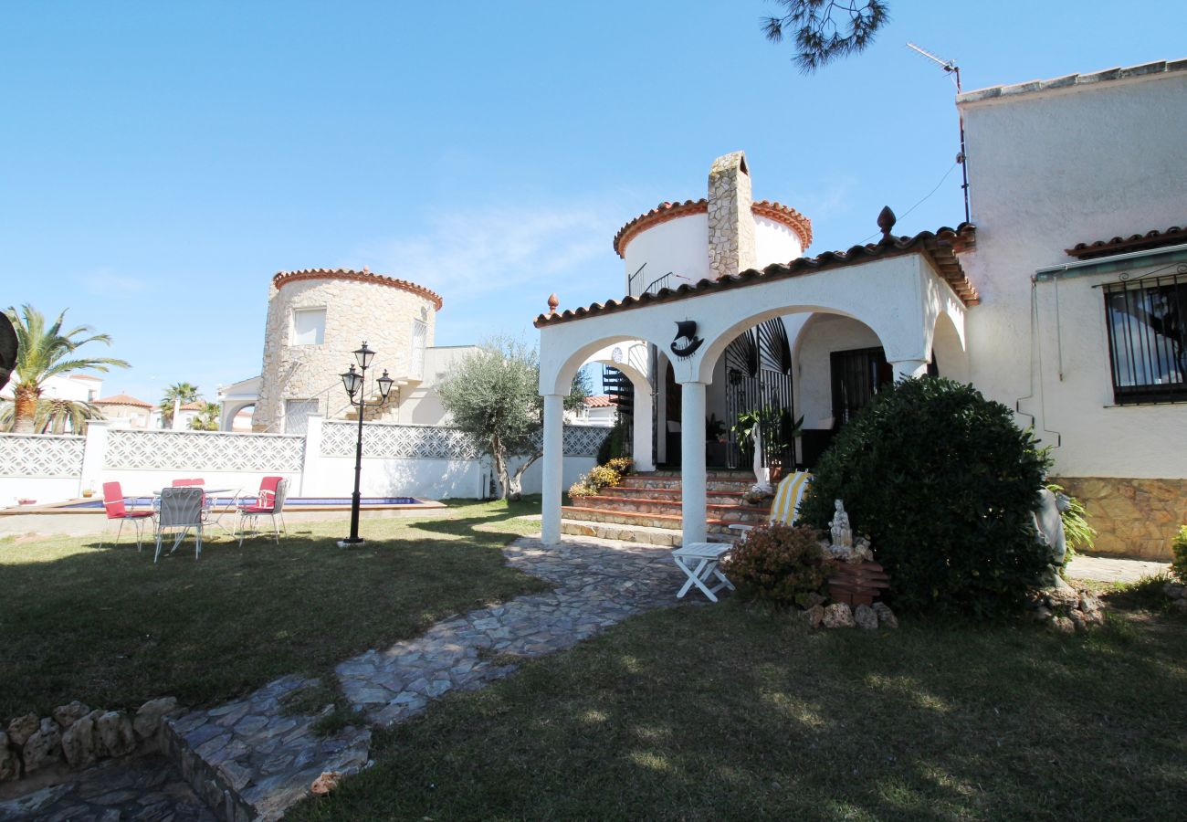 Villa in Empuriabrava - 0051-TORDERA House at the canal with pool, garden and mooring