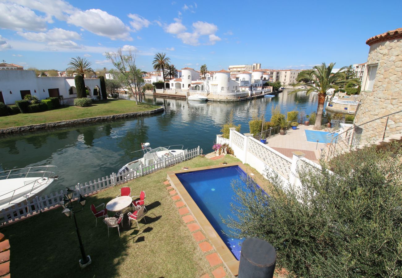 Villa in Empuriabrava - 0051-TORDERA House at the canal with pool, garden and mooring