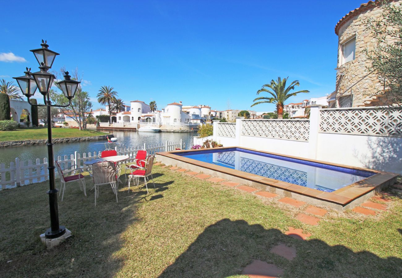 Villa in Empuriabrava - 0051-TORDERA House at the canal with pool, garden and mooring