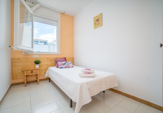 Apartment in Empuriabrava - 0131-PORT MOXO Apartment with terrace and canal view  Apartment in Empuriabrava - 0131-PORT MOXO Apartment with terrace and canal view