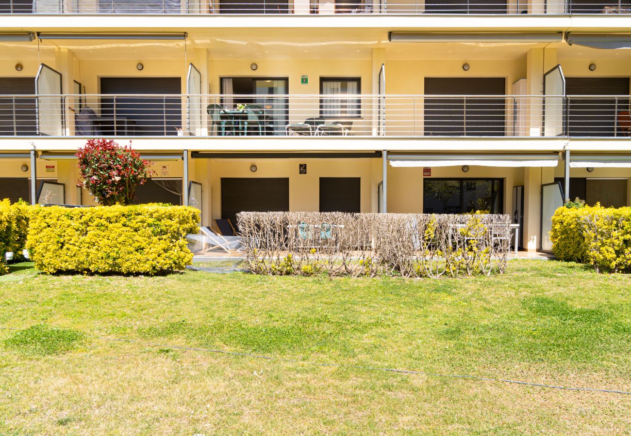 Apartment in Rosas / Roses - 8010-MIL.LENI Apartment with community pool and parking