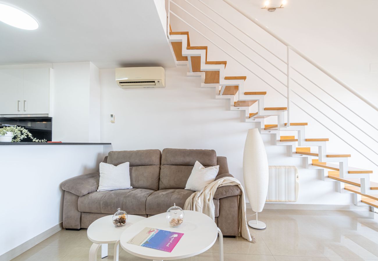 Apartment in Empuriabrava - 0160-PORT GREC Apartment with WIFI, Smart TV, canal and sea view