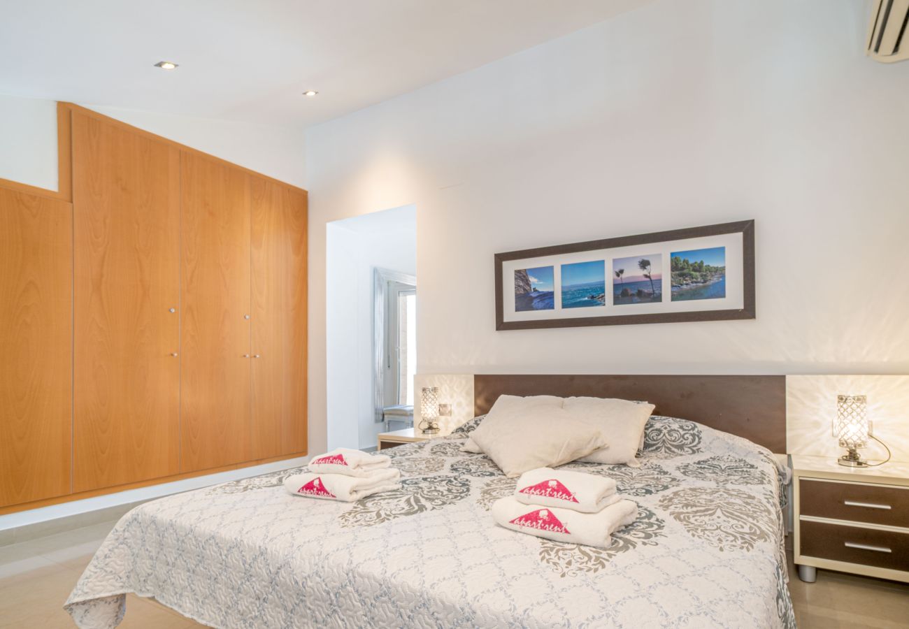 Apartment in Empuriabrava - 0160-PORT GREC Apartment with WIFI, Smart TV, canal and sea view