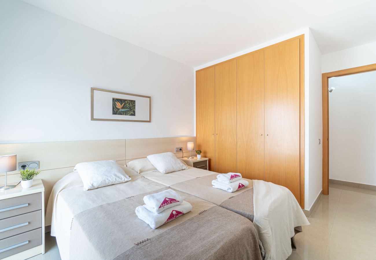 Apartment in Empuriabrava - 0160-PORT GREC Apartment with WIFI, Smart TV, canal and sea view