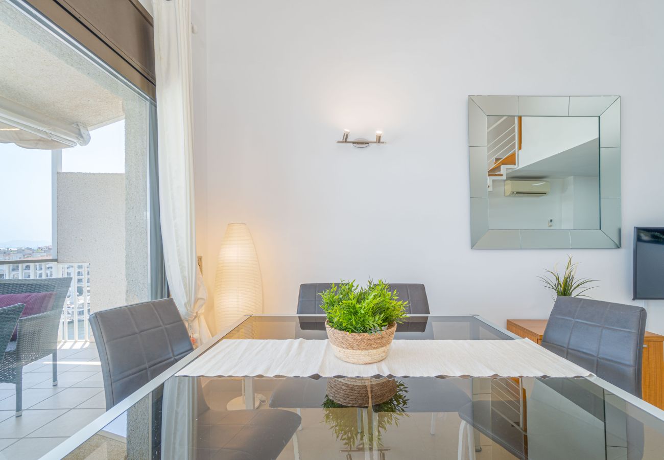Apartment in Empuriabrava - 0160-PORT GREC Apartment with WIFI, Smart TV, canal and sea view