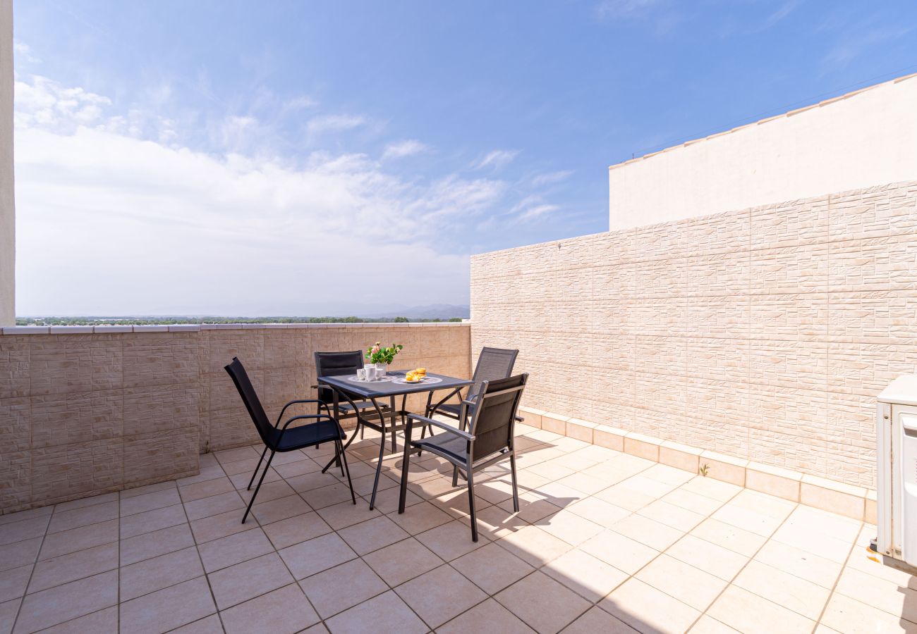 Apartment in Empuriabrava - 0160-PORT GREC Apartment with WIFI, Smart TV, canal and sea view