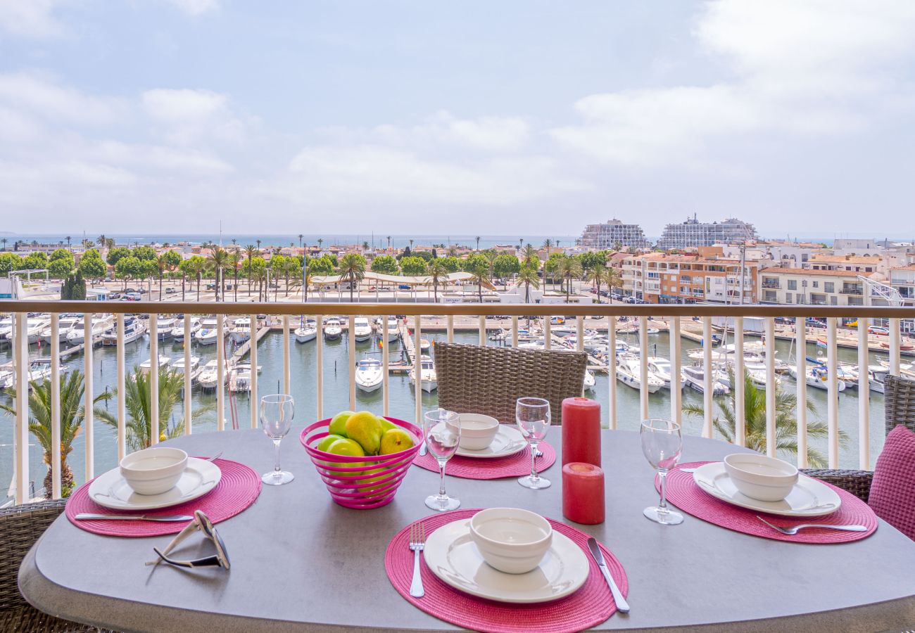 Apartment in Empuriabrava - 0160-PORT GREC Apartment with WIFI, Smart TV, canal and sea view
