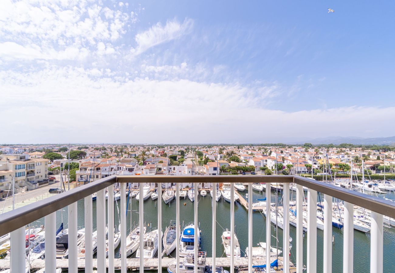 Apartment in Empuriabrava - 0160-PORT GREC Apartment with WIFI, Smart TV, canal and sea view