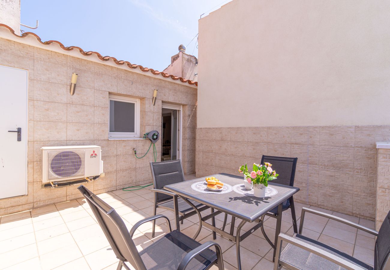 Apartment in Empuriabrava - 0160-PORT GREC Apartment with WIFI, Smart TV, canal and sea view