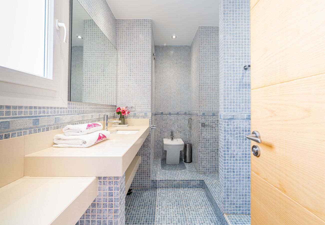 Apartment in Empuriabrava - 0160-PORT GREC Apartment with WIFI, Smart TV, canal and sea view