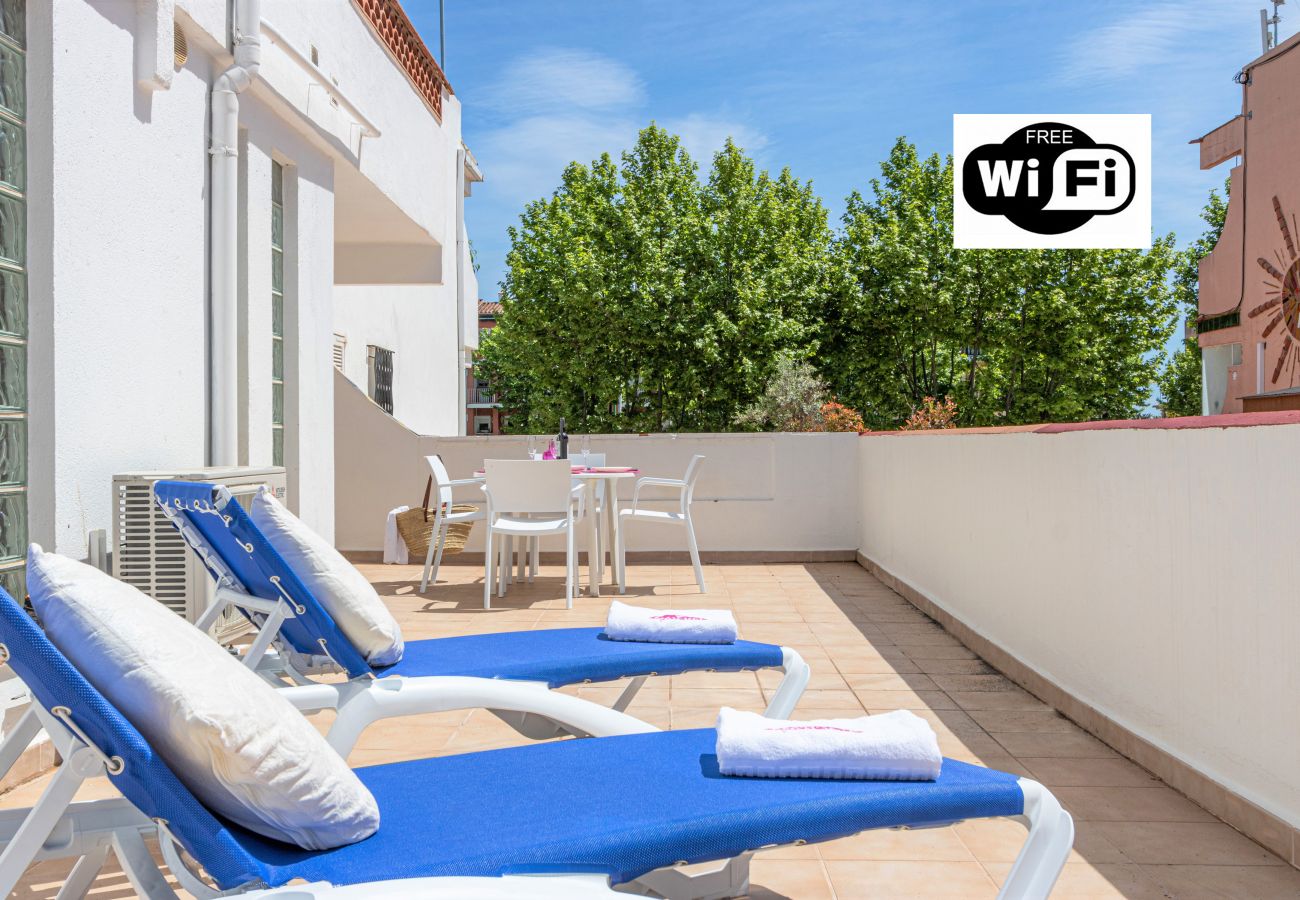 Apartment in Empuriabrava - 0188-SANT MORI Apartment with WIFI and terrace 