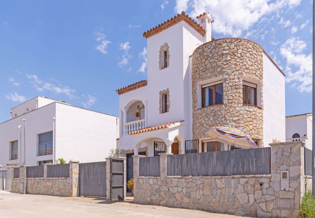 Villa in Empuriabrava - 0191-SANT MAURICI House with private pool