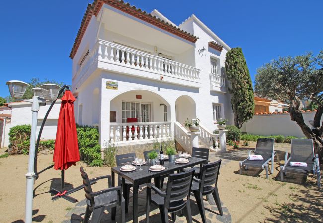 Villa/Dettached house in Empuriabrava - 0024-BAHIA  House with 3 bedrooms near the beach