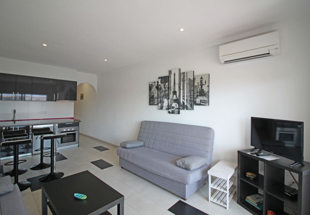 Apartment in Empuriabrava - 0185-SANT MAURICI Apartment with community pool and view on the canal