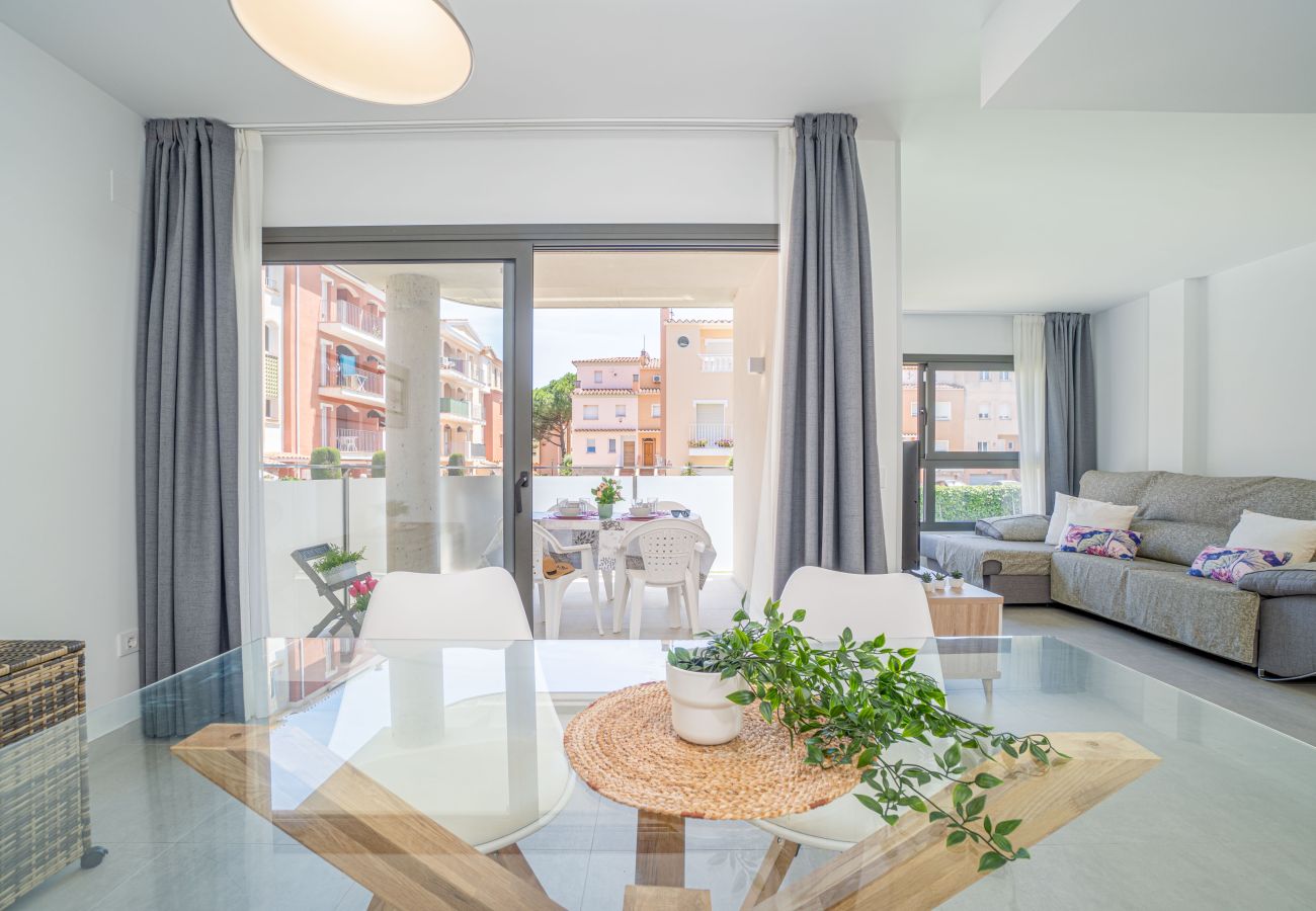 Apartment in Empuriabrava - 0069-MIMOSES Modern apartment near the beach