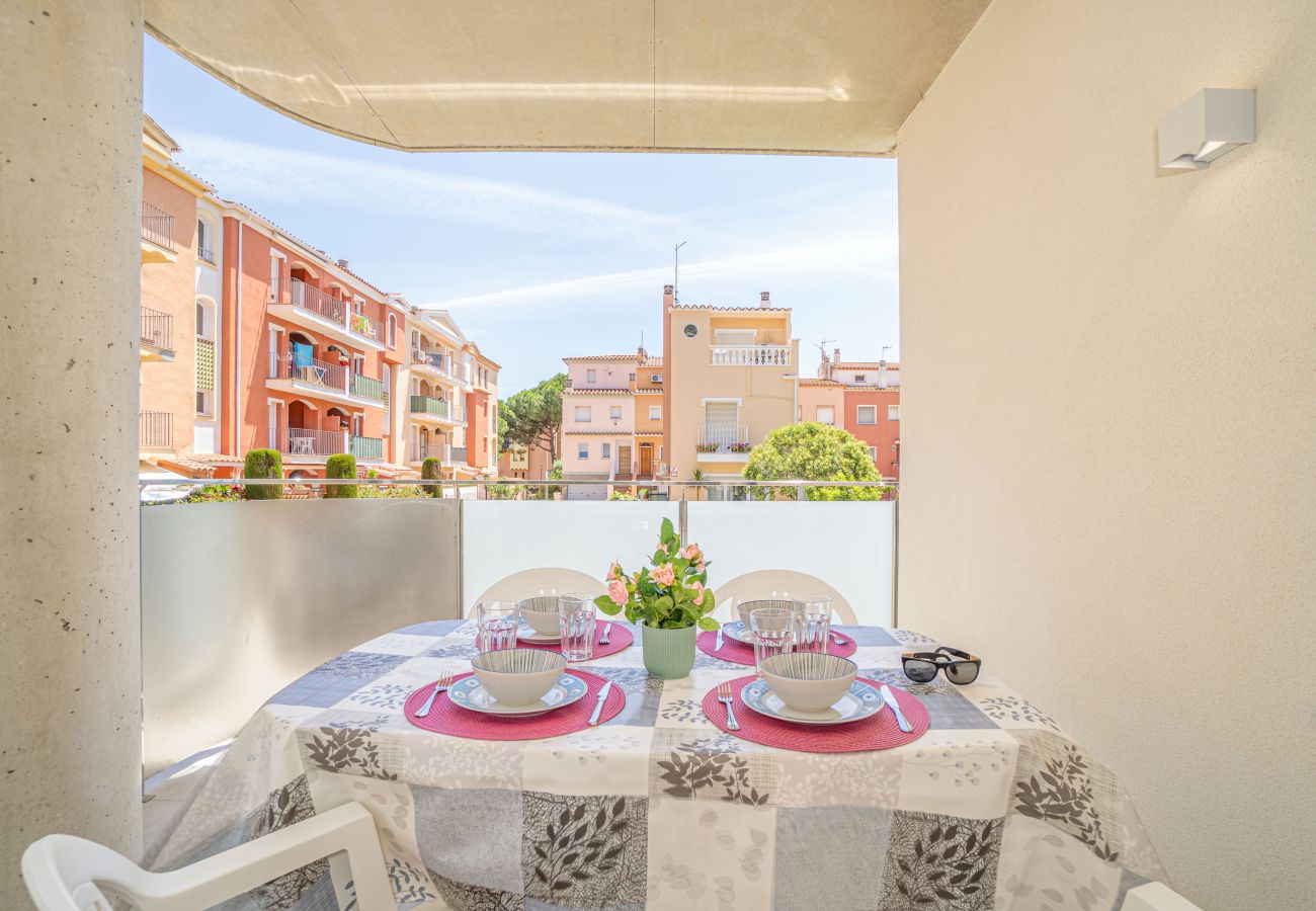 Apartment in Empuriabrava - 0069-MIMOSES Modern apartment near the beach