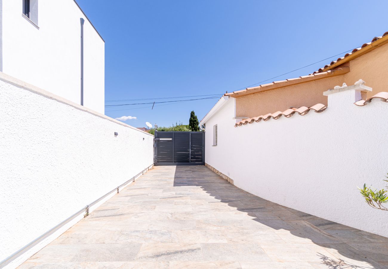 Villa in Empuriabrava - 0080-ALBERES House with pool