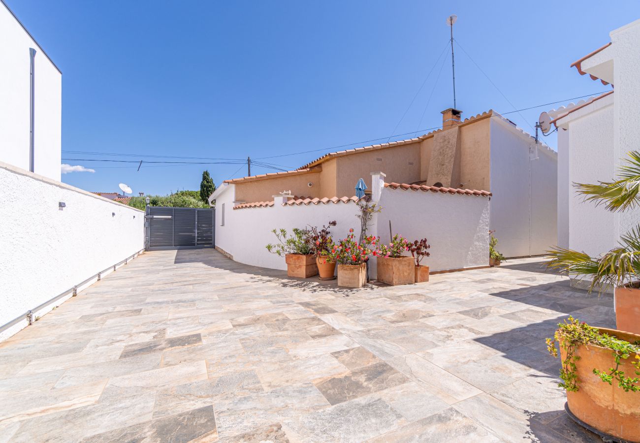 Villa in Empuriabrava - 0080-ALBERES House with pool