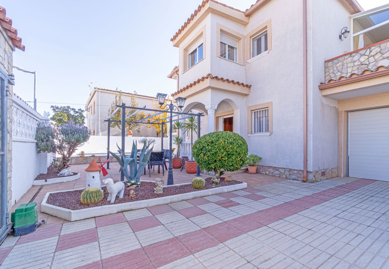 Villa in Empuriabrava - 0007-REQUESENS House with private pool and wifi