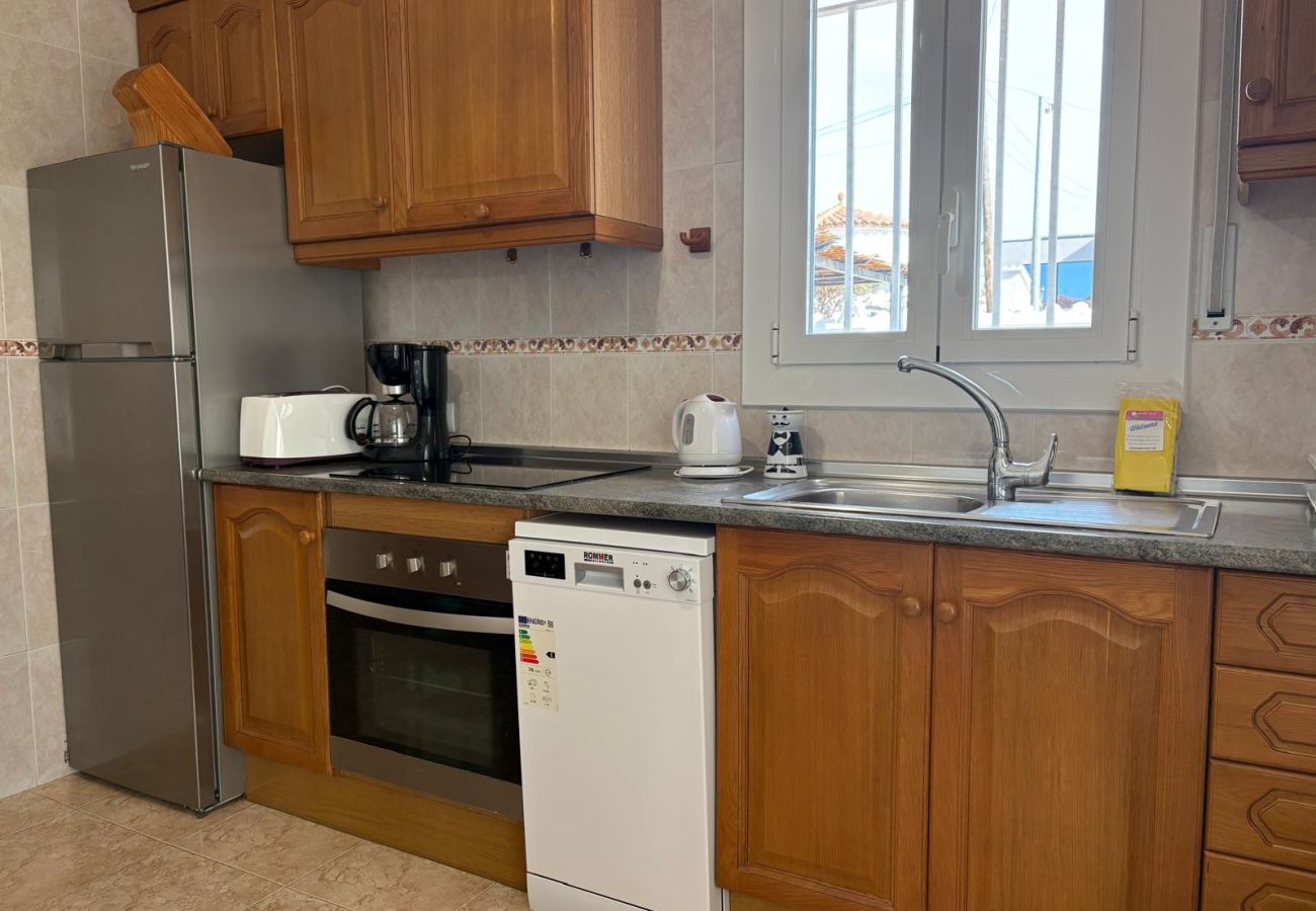 Villa in Empuriabrava - 0007-REQUESENS House with private pool and wifi